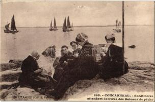 18 db régi képeslap Bretagne régióból, folklór / 18 pre-1945 postcards of the Bretagne region, folkl...