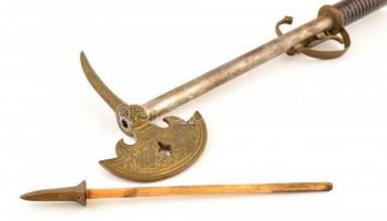 Fokos formájú pisztoly replika, kopott, laza elsütő szerkezettel, h: 53 cm