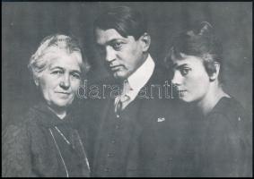 Vegyes modern fotó tétel: MDF-plakát, sajtófotó Péchy Blankával, színházi jelenet, stb., különböző m...