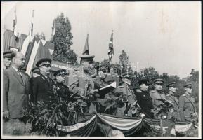 Vegyes modern fotó tétel: MDF-plakát, sajtófotó Péchy Blankával, színházi jelenet, stb., különböző m...