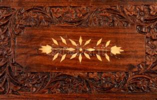 Csontberakásos fa tálca, 31×21 cm