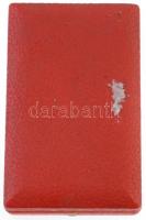 ~1960-1970. "Kiváló Szövetkezeti Munkáért" zománcozott jelvény szalagon, használt tokban T...