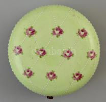 Virágmintás porcelán dobozka, jelzés nélkül, kézzel festett, kopásnyomokkal, d: 10 cm