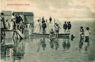 1910 Balatonkeresztúr, fürdő, fürdőzők, kabinok. Kiadja Müller Vilmos (fl)