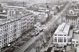 1973 Budapest, XIII. kerület látképe, panorámafénykép, sérüléssel, 16×58 cm