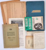 cca 1872-1988 Vegyes papírrégiség tétel:  Vértes O. Auguszta (1914-2007) pszichológus, gyógypedagógus Budapesti M. Kir. Középiskolai Tanárképzőintézet leckekönyve, Vértes O. András (1911-1997) nyelvész népiskolai értesítő könyve, XXXIV. Eucharisztikus Kongresszus tagsági jegye, prospektussal, távirat (1872), felhívás az erdélyi falurombolás elleni tiltakozó felvonulásra (1988), cirillbetűk átírása, Frauenköpfe des Altertums, slágerszövegek (20.,24.,25.) Változó állapotban.