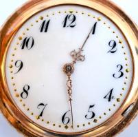 Duplafedeles 14 K arany, női zsebóra. Vésett tokkal, figurális díszítéssel, üveg nélkül de szép. műk...