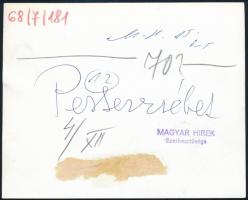 Jelzés nélkül: Locsoló asszony, Pesterzsébet, sajtófotó, felületén kis sérülés, 12×15 cm