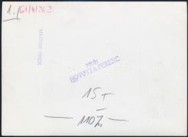 1961 Mészöly Kálmán fejelés után, Novotta Ferenc pecséttel jelzett fotója, 13×18 cm