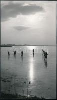 1966 Velencei-tó, jéghokizók, MTI fotó, 17×10 cm