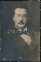 Giacomo Puccini zeneszerző aláírása őt ábrázoló levelezőlap hátulján