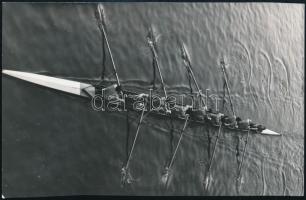 1972 Nyolcas evezős a Dunán, Kozma Lajos fotója, feliratozva, 18×11,5 cm