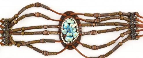 Bőr öv, festett kövekkel, réz gyűrűkkel, jelzés nélkül, h: 128 cm