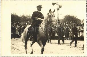 1940 Szatmárnémeti, Szatmár, Satu Mare; bevonulás, Horthy Miklós fehér lovon. "L'Art" fotószalon felvétele / entry of the Hungarian troops, Regent Horthy. photo + "Szatmárnémeti visszatért" So. Stpl.