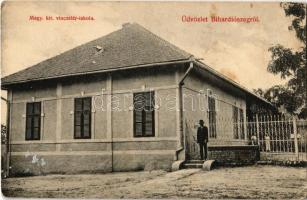 Bihardiószeg, Diosig; Magy. kir. vincellér iskola. Fogyasztási Szövetkezet kiadása / vine-dresser school, wine school (fl)