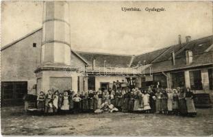 1914 Újverbász, Verbász, Novi Vrbas; Gyufagyár, dolgozók csoportja. Jakob Ottó fényképész / match factory, workers (r)
