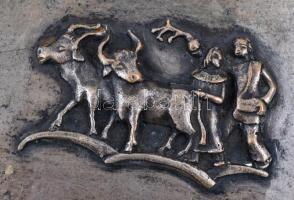 Tevan Margit (1901-1978: Ökörhajtók, fém dobozka, jelzett, karcolásokkal, 15×10×3 cm