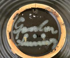 Gorka Lívia (1925-2011): Szürke-rozsdás tál, mázas kerámia, jelzett, d:29 cm