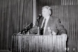 cca 1991 Az MDFnépi-nemzeti köre II. országos találkozón készült 20 db fotó, rajta Antall József, Cs...