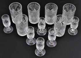 2×6 db csiszolt, metszett kristály pohárka, apró csorbákkal, m: 8,5 ill. 9 cm