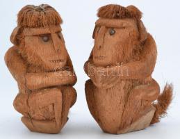 majom pár, faragott kókusz, egyik majom füle, szeme hiányzik, m: 20 cm (2×)