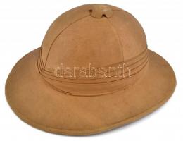 cca 1940 szafari kalap, jelzett belül (Tropical Helmet), enyhén piszkos de jó állapotban, 35×26 cm, 19×16,5 cm