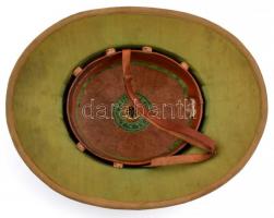 cca 1940 szafari kalap, jelzett belül (Tropical Helmet), enyhén piszkos de jó állapotban, 35×26 cm, ...