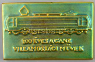 100 éves a Ganz Villamossági Művek, Zsolnay eozin mázas plakett, jelzett, apró kopásokkal, 14×9 cm
