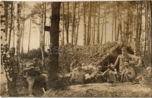 1916 Osztrák-magyar katonák fedezéke Tarnównál / WWI Austro-Hungarian K.u.K. military, entrenchment and shelter in Tarnów (Poland), soldiers eating. photo