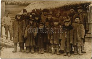 1916 Oroszország. "Az otthon maradottak" / WWI Austro-Hungarian K.u.K. military, Russians who stayed home. photo