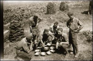 cca 1940-1944 Kis fotó tétel: katonaportrék, csoportképek, életképek, stb. (Kárpátalja?), összesen 3...