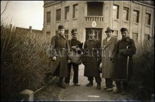 cca 1940-1944 Kis fotó tétel: katonaportrék, csoportképek, életképek, stb. (Kárpátalja?), összesen 3...
