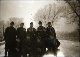 cca 1940-1944 Kis fotó tétel: katonaportrék, csoportképek, életképek, stb. (Kárpátalja?), összesen 3...