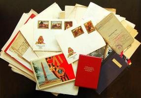 Nagy, több mint 100 darabos átnézetlen érdekes paprírrégiség tétel benne igazolványok, kinevezések, oklevelek, számlák, sajtófotók stb. Érdemes megnézni!