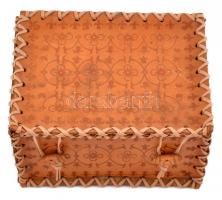 Díszes bőr ékszertartó doboz, 16x12x8 cm