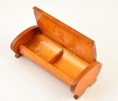 Díszes, faragott fa doboz, rejtett János névvel a tetején, 21x10x7 cm