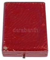 1951. "Sztahanovista" zománcozott fém kitüntetés miniatűrrel, dísztokban, viselői igazolvá...