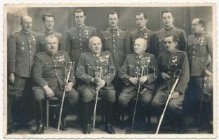 Kassa, Kosice; Csetényi János és katonatisztek csoportképe kitüntetésekkel és kardokkal. Hriczu Foto / Hungarian military officers with medals and swords. photo (fl)