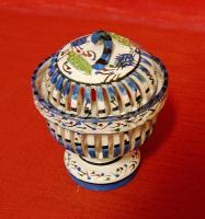 Kézi festésű áttört kerámia bonbonier
