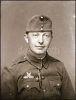 cca 1943 Katonákat - és más egyenruhásokat - ábrázoló felvételek, Mosonyi Antalné (?-?), (Marika fot...