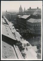 cca 1931 Kinszki Imre (1901-1945) budapesti fotóművész jelzés nélküli vintage fényképe a hagyatékából (az Andrássy út egy részlete felülnézetből), 8,5x6,1 cm