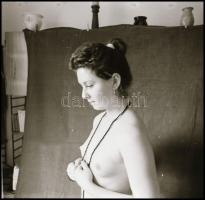 Különféle időpontokban, eltérő helyszíneken és több fotómodell közreműködésével készült 6 db vintage...