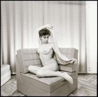 Különféle időpontokban, eltérő helyszíneken és több fotómodell közreműködésével készült 8 db vintage...