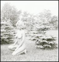 Különféle időpontokban, eltérő helyszíneken és több fotómodell közreműködésével készült 8 db vintage...