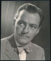 cca 1947 Jávor Pál (1902-1959) színész 2 db vintage portréja, a kisebb képen négyzethálós vonalak (v...