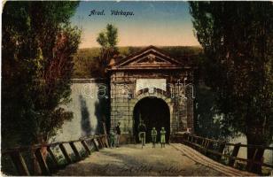 1917 Arad, Várkapu, kerékpáros. Kiadja Mandl Ignác / fortress, castle gate, man with bicycle (EK)