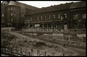 1987 Budapest, felszíni metróépítkezés Újpesten, az Árpád úton, 37 db vintage negatív, 24x36 mm