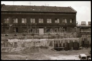 1987 Budapest, felszíni metróépítkezés Újpesten, az Árpád úton, 37 db vintage negatív, 24x36 mm