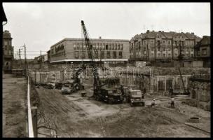 1987 Budapest, felszíni metróépítkezés Újpesten, az Árpád úton, 37 db vintage negatív, 24x36 mm