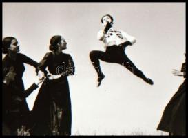 cca 1937 Mozgásművészeti felvételek, 2 db negatív Szöllősy Kálmán (1887-1976) budapesti fényképész és fotóművész hagyatékából, 5x4 cm